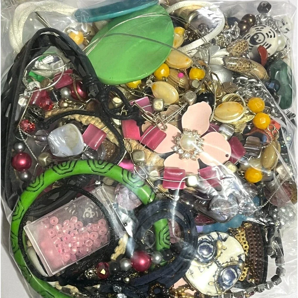 VTG - Now Repurpose Jewelry Rhinestone Beads Charms Harvest Materials Box 1#12.6